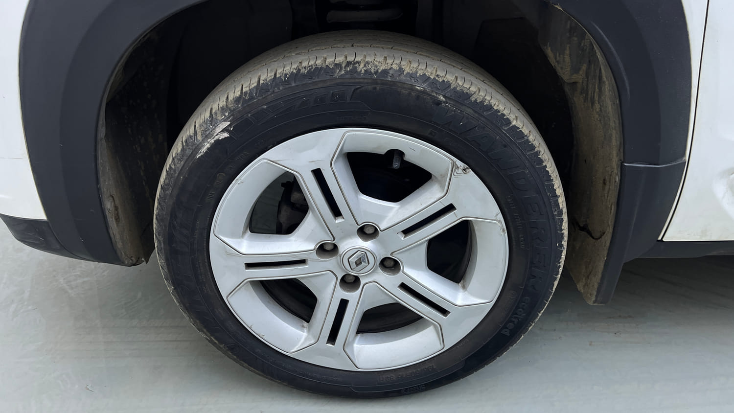 Used 2024 Renault Kiger RXT AMT Petrol Automatic tyres LEFT FRONT TYRE RIM VIEW