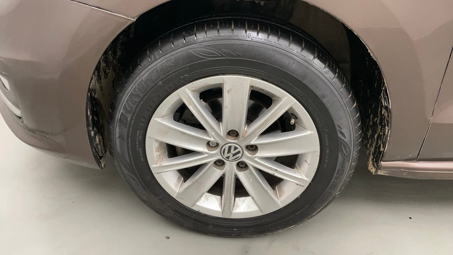 Used 2015 Volkswagen Vento Highline Diesel AT Diesel Automatic tyres LEFT FRONT TYRE RIM VIEW