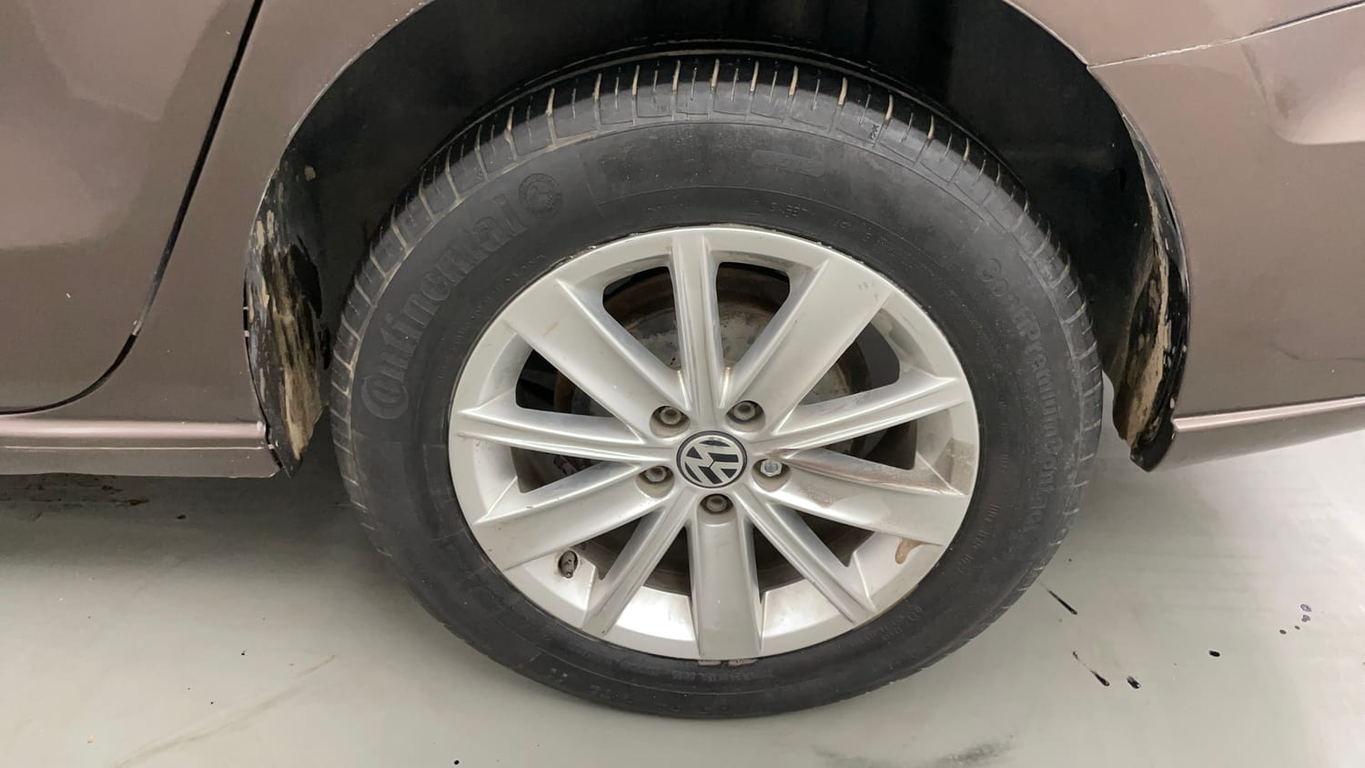Used 2015 Volkswagen Vento Highline Diesel AT Diesel Automatic tyres LEFT REAR TYRE RIM VIEW