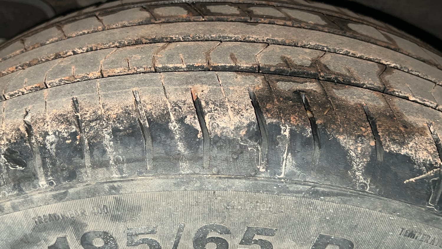 Used 2019 hyundai Venue S 1.0 Turbo Petrol Petrol Manual tyres RIGHT REAR TYRE TREAD VIEW