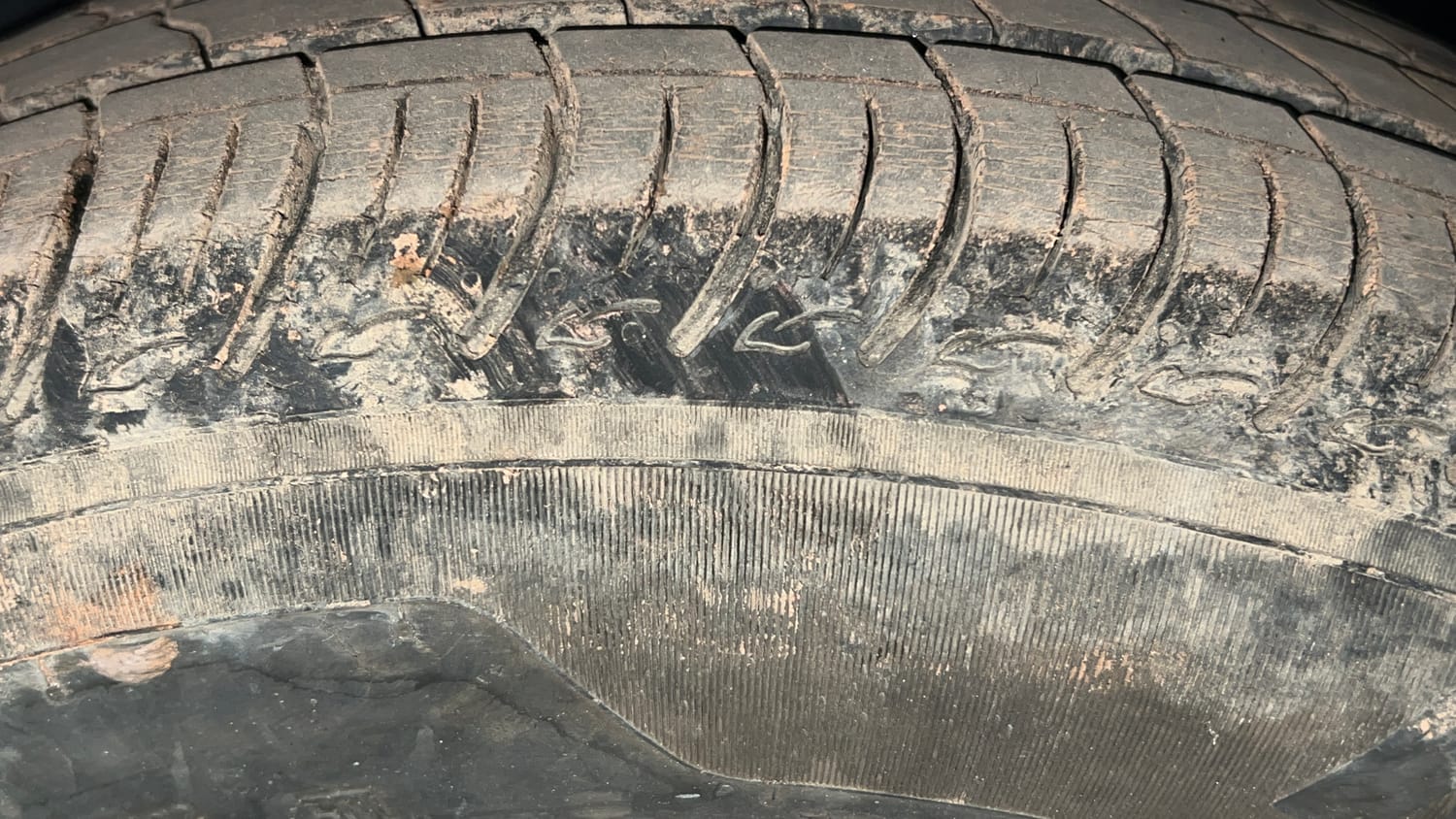 Used 2019 Mahindra KUV100 K8 D 6 STR Diesel Manual tyres LEFT FRONT TYRE TREAD VIEW