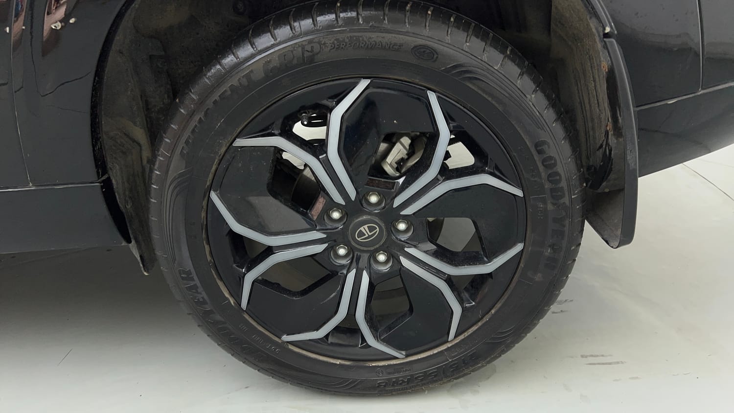 2025 Tata Curvv Accomplished Plus A 1.5 Kryojet Diesel 7DCA Dark Edition-35