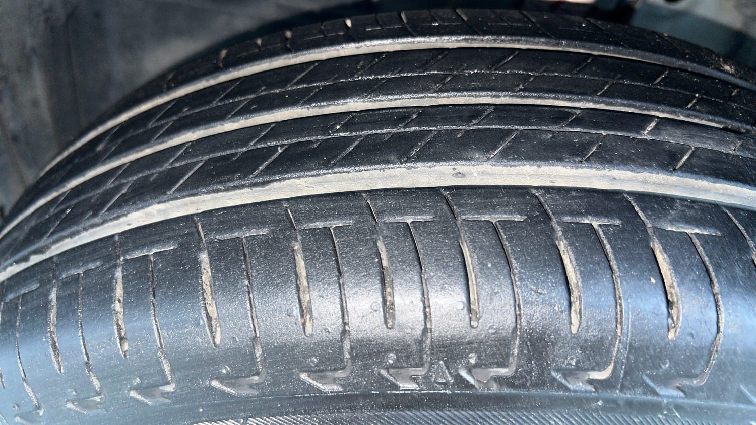 Used 2023 Honda Amaze S 1.2 Petrol CVT Petrol Automatic tyres LEFT FRONT TYRE TREAD VIEW