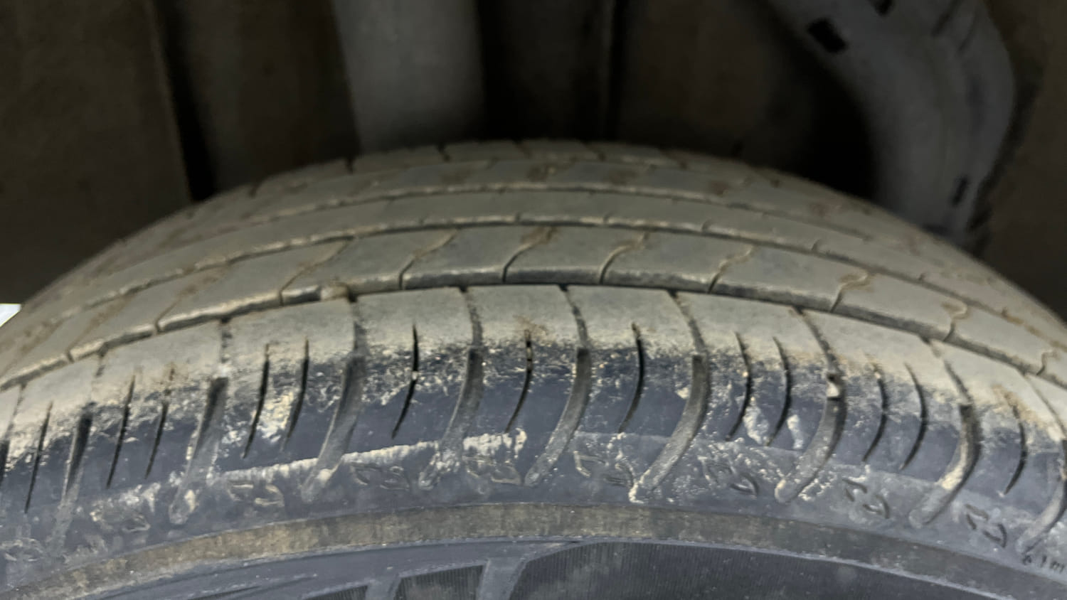 Used 2024 Renault Kiger RXT AMT Petrol Automatic tyres RIGHT REAR TYRE TREAD VIEW