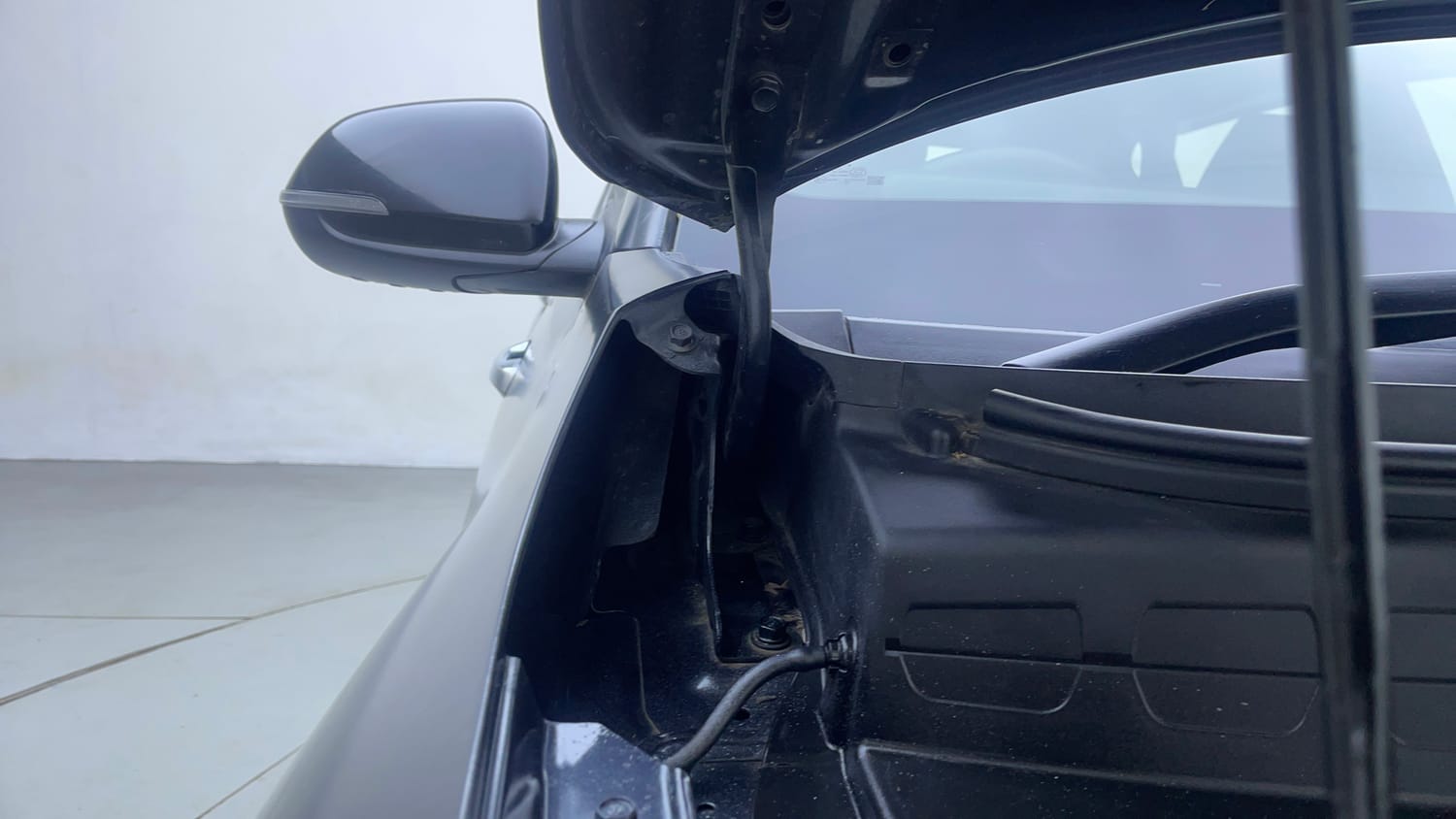 Used 2023 Kia Sonet X Line 1.5 Diesel AT Diesel Automatic engine ENGINE RIGHT SIDE HINGE & APRON VIEW
