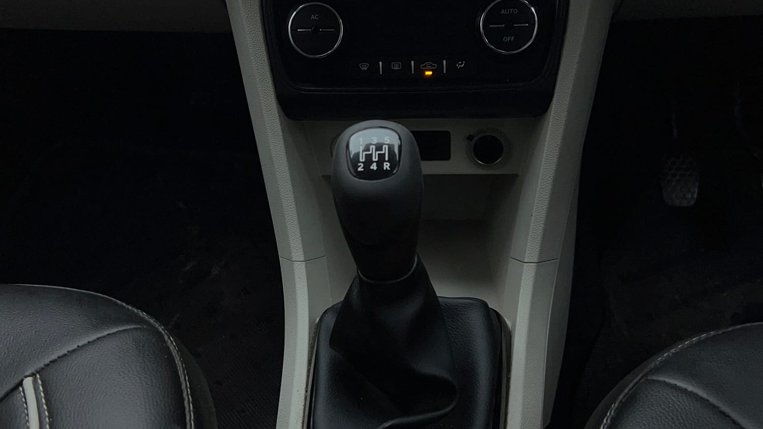Used 2022 Tata Tiago XZ Plus CNG Cng Manual interior GEAR  KNOB VIEW