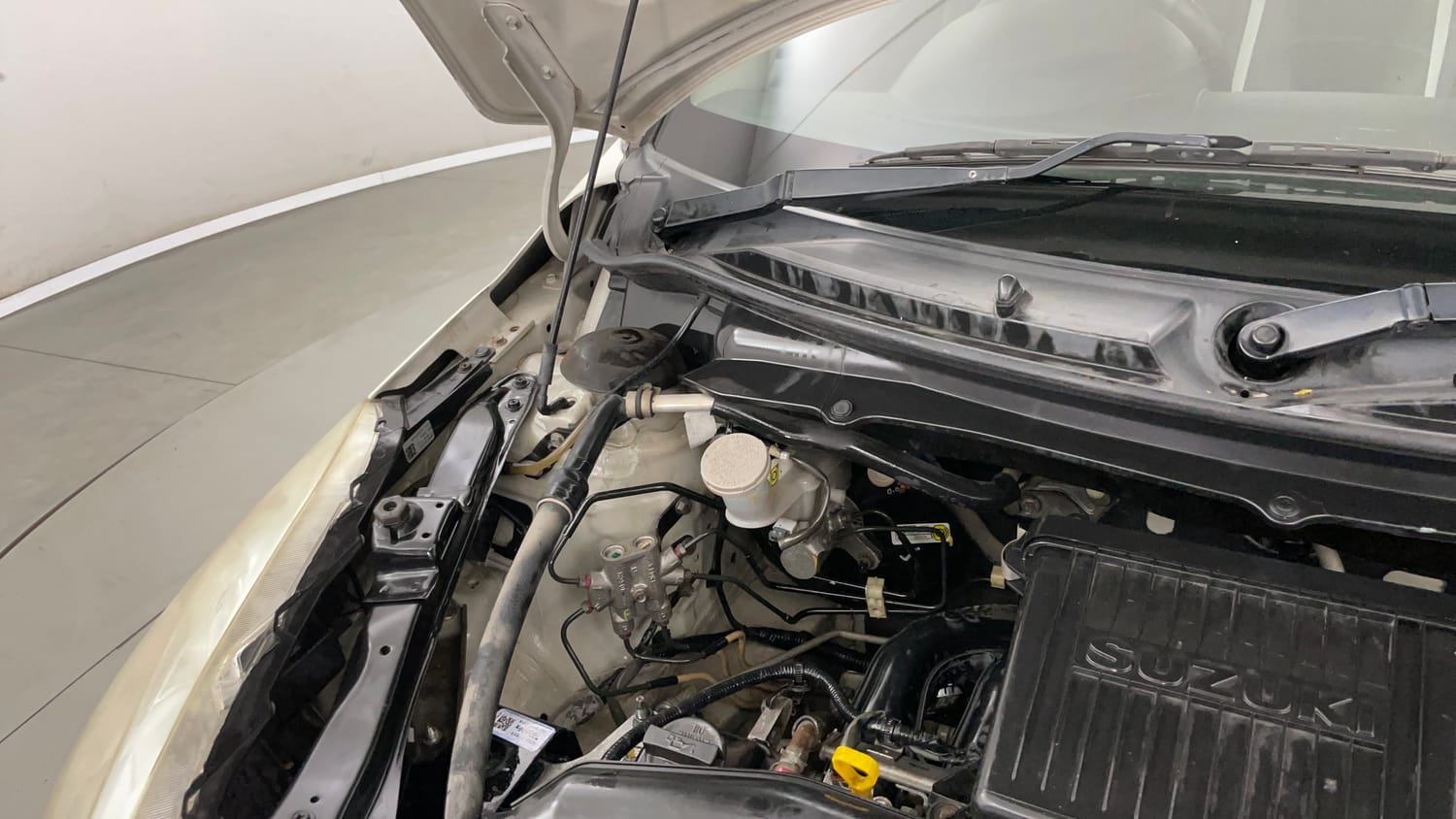 Used 2016 Maruti Suzuki Swift Lxi (O) Petrol Manual engine ENGINE RIGHT SIDE HINGE & APRON VIEW