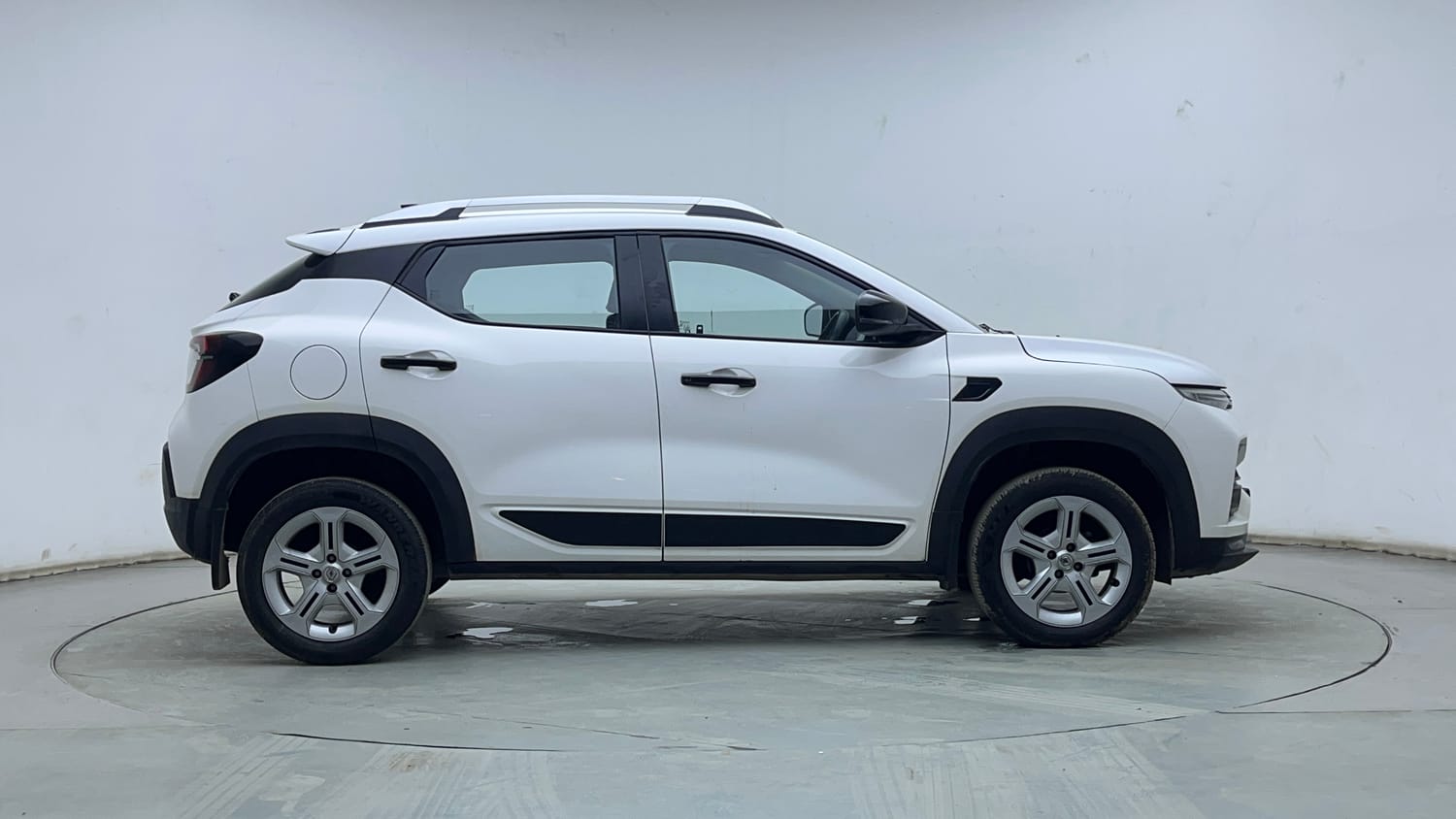 Used 2024 Renault Kiger RXT AMT Petrol Automatic exterior RIGHT SIDE VIEW