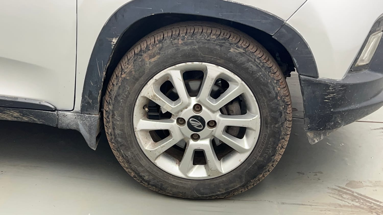 Used 2019 Mahindra KUV100 K8 D 6 STR Diesel Manual tyres RIGHT FRONT TYRE RIM VIEW