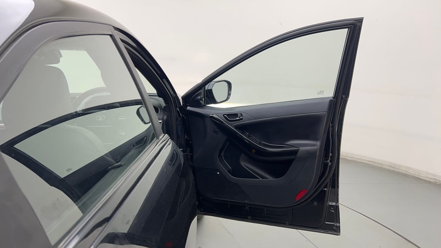 2025 Tata Curvv Accomplished Plus A 1.5 Kryojet Diesel 7DCA Dark Edition-19