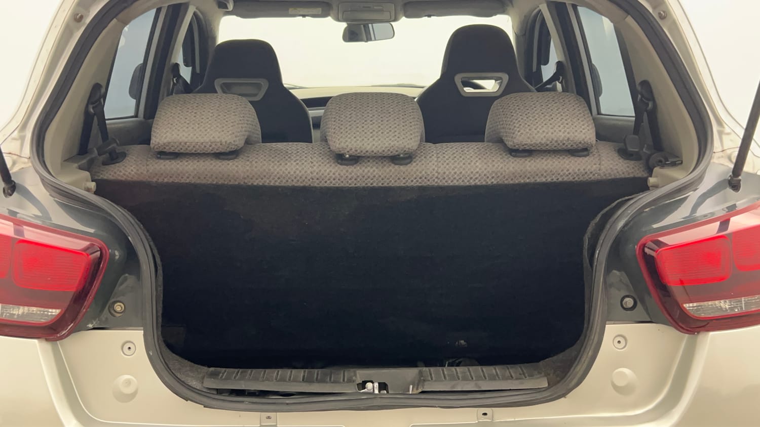 Used 2019 Mahindra KUV100 K8 D 6 STR Diesel Manual interior DICKY INSIDE VIEW