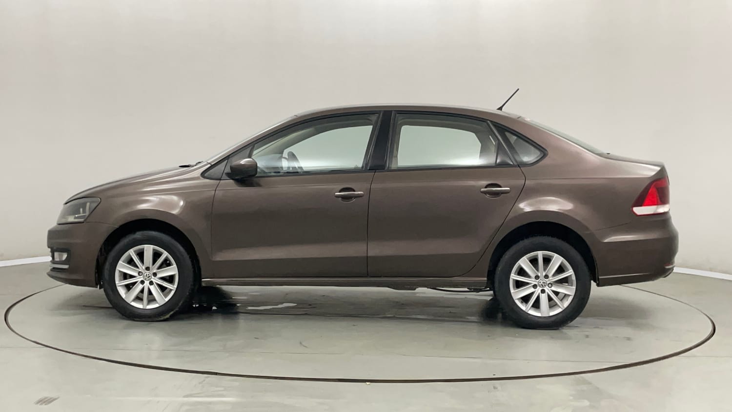 Used 2015 Volkswagen Vento Highline Diesel AT Diesel Automatic exterior LEFT SIDE VIEW