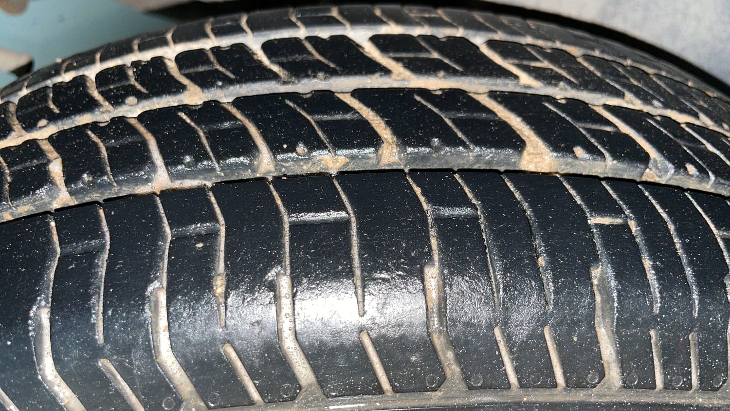 Used 2016 Maruti Suzuki Swift Lxi (O) Petrol Manual tyres RIGHT REAR TYRE TREAD VIEW