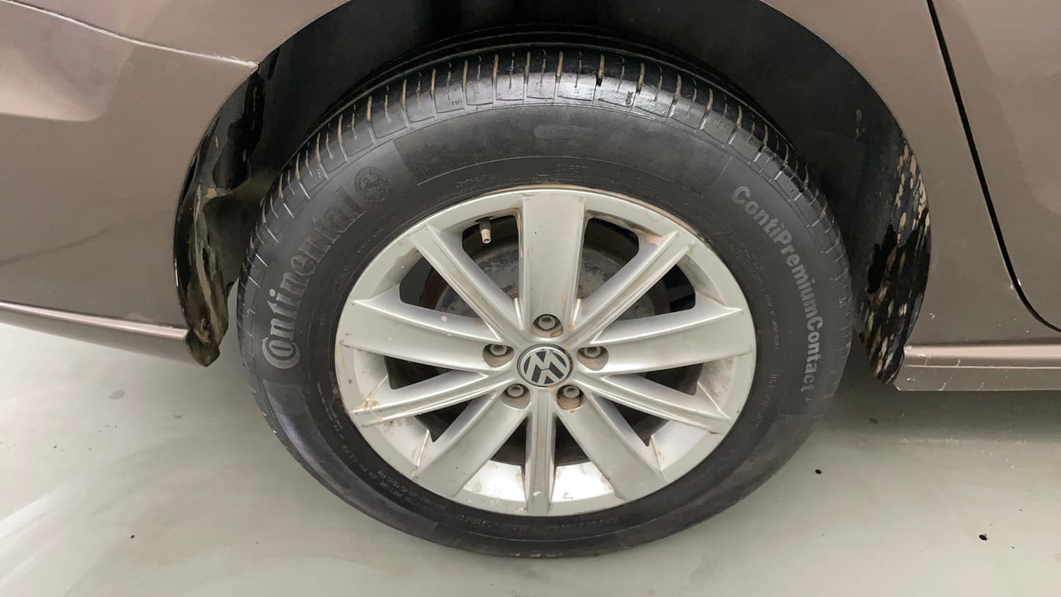 Used 2015 Volkswagen Vento Highline Diesel AT Diesel Automatic tyres RIGHT REAR TYRE RIM VIEW
