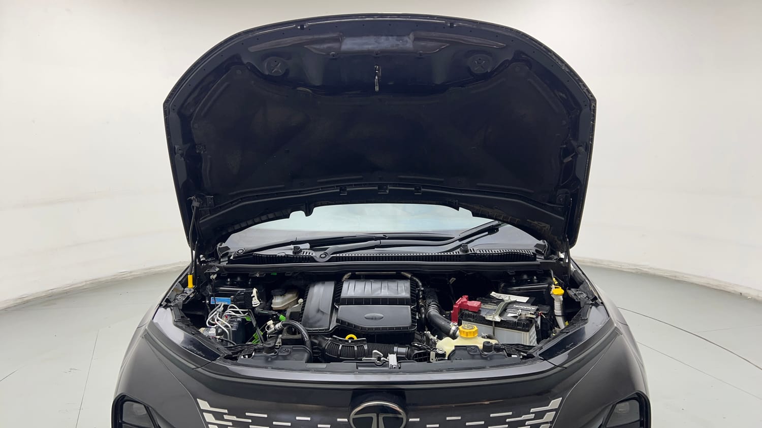 2025 Tata Curvv Accomplished Plus A 1.5 Kryojet Diesel 7DCA Dark Edition-27