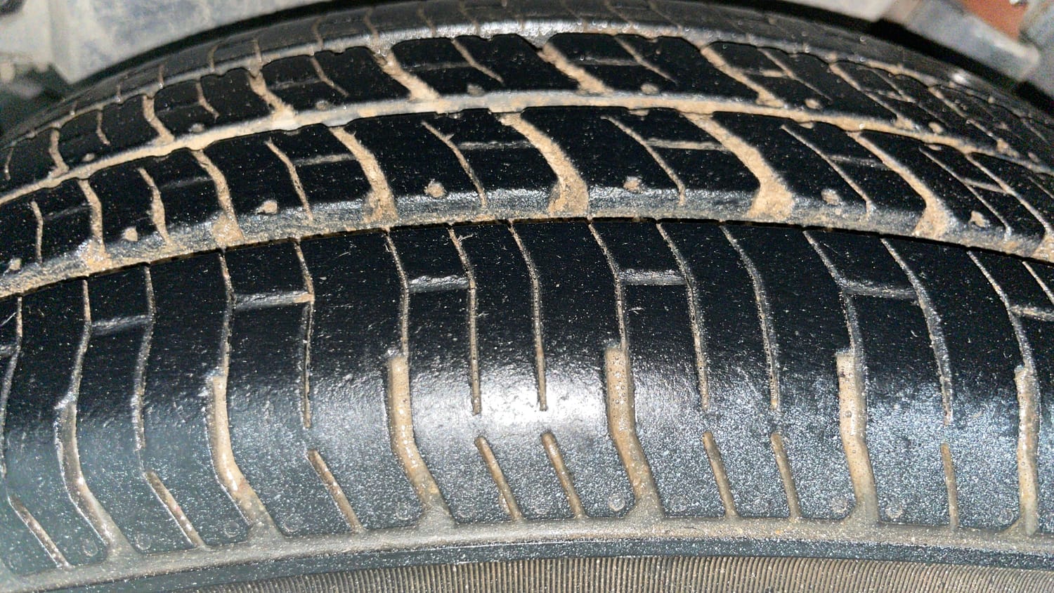 Used 2016 Maruti Suzuki Swift Lxi (O) Petrol Manual tyres LEFT REAR TYRE TREAD VIEW