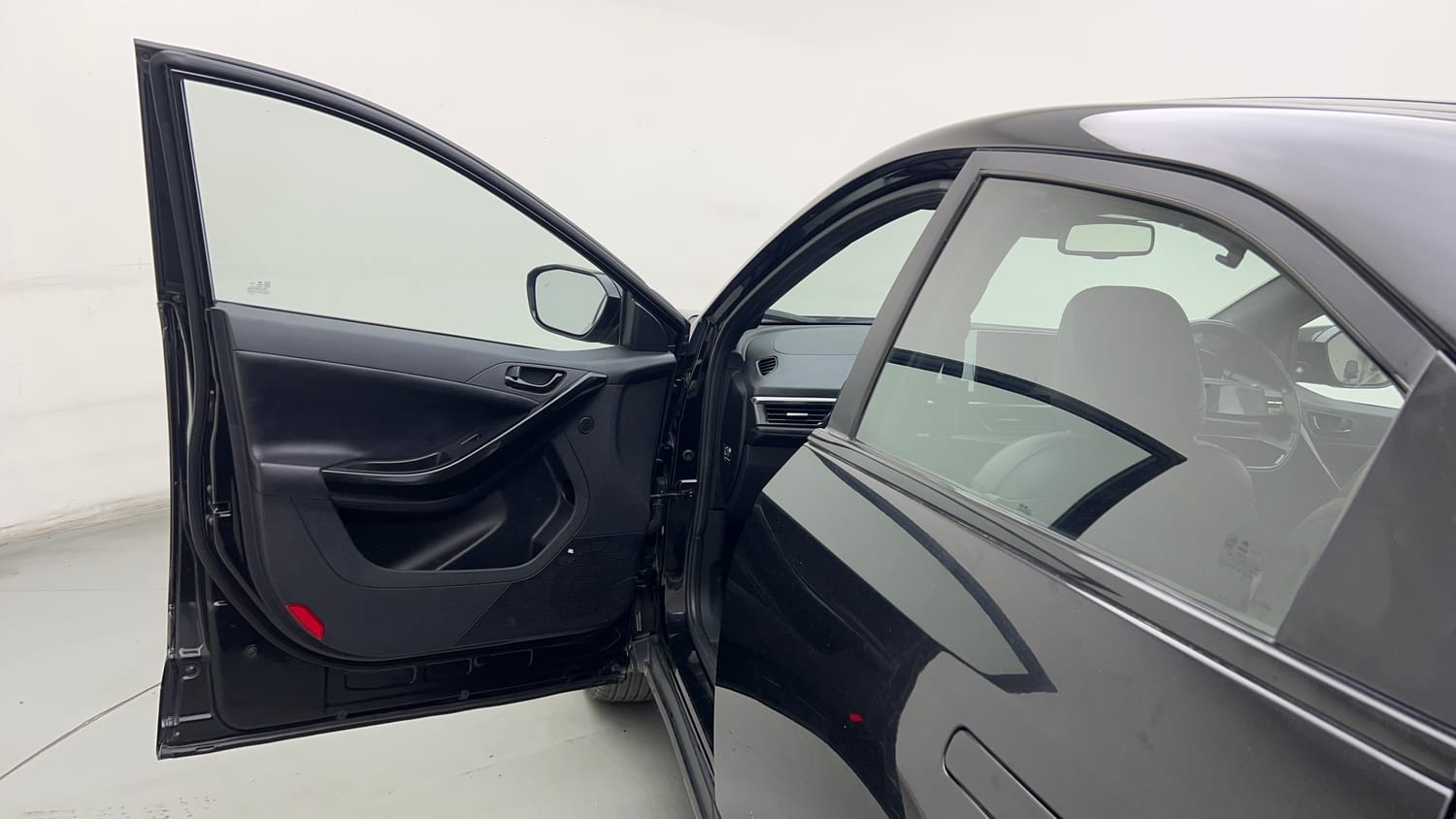 2025 Tata Curvv Accomplished Plus A 1.5 Kryojet Diesel 7DCA Dark Edition-21