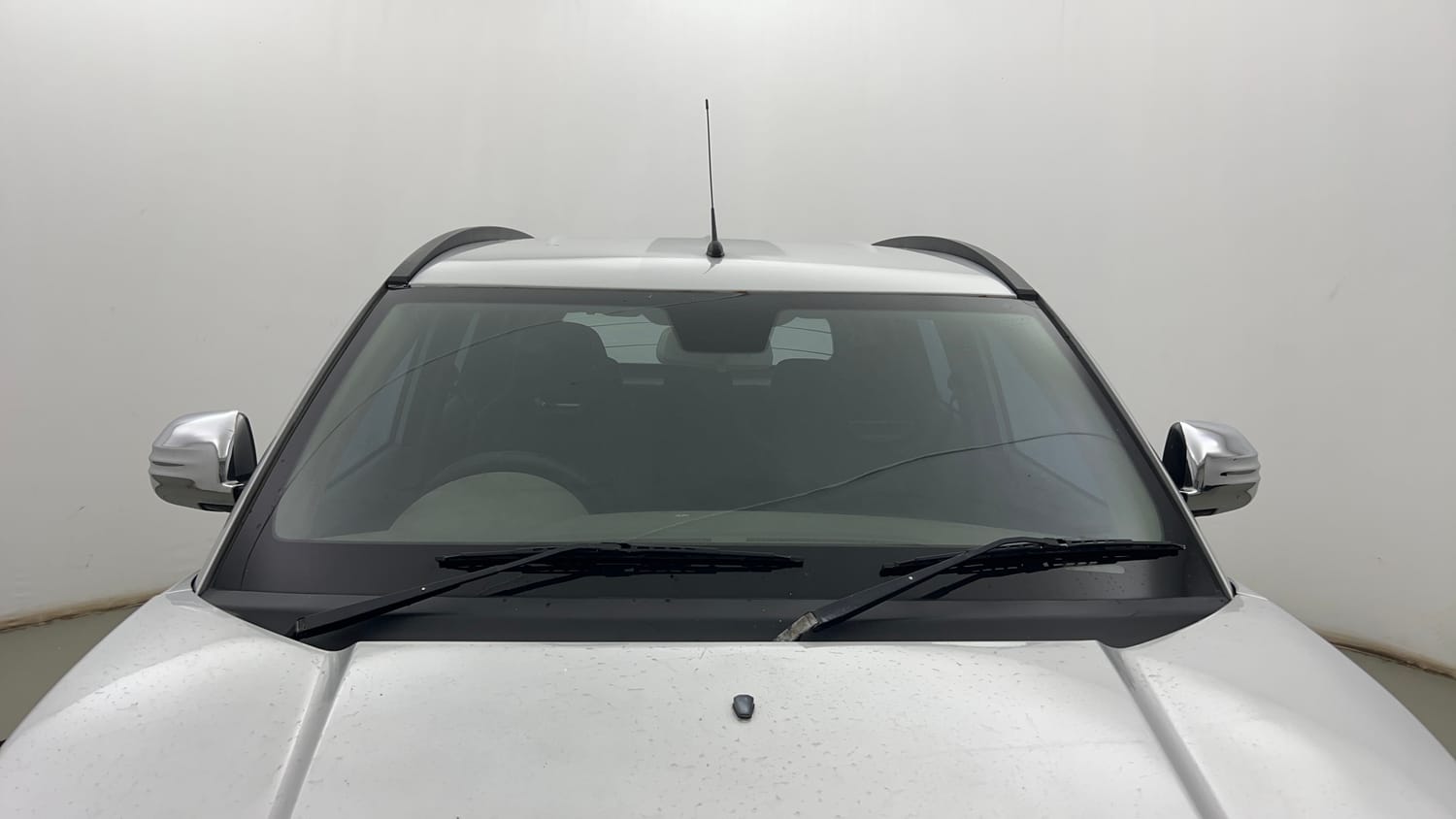 Used 2019 Mahindra KUV100 K8 D 6 STR Diesel Manual exterior FRONT WINDSHIELD VIEW