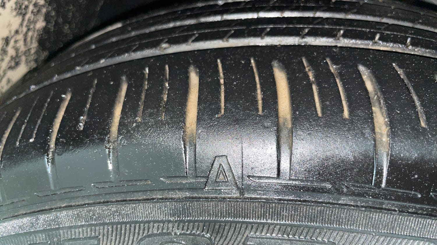 Used 2015 Volkswagen Vento Highline Diesel AT Diesel Automatic tyres LEFT FRONT TYRE TREAD VIEW