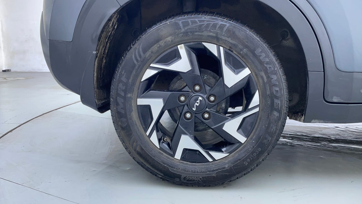 Used 2023 Kia Sonet X Line 1.5 Diesel AT Diesel Automatic tyres RIGHT REAR TYRE RIM VIEW