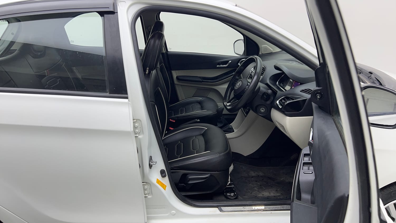Used 2022 Tata Tiago XZ Plus CNG Cng Manual interior RIGHT SIDE FRONT DOOR CABIN VIEW