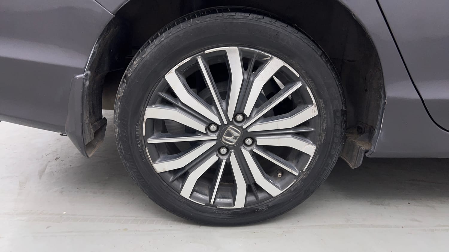 Used 2018 Honda City VX Petrol Petrol Manual tyres RIGHT REAR TYRE RIM VIEW