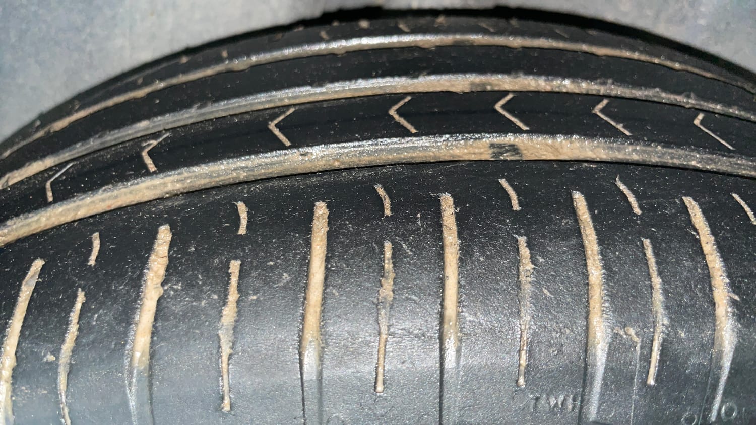 Used 2015 Volkswagen Vento Highline Diesel AT Diesel Automatic tyres RIGHT REAR TYRE TREAD VIEW