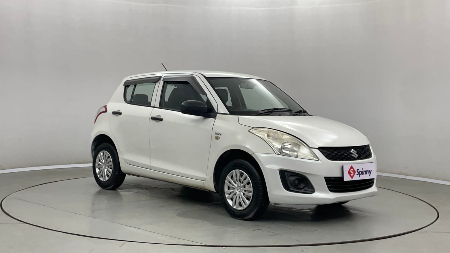 Used 2016 Maruti Suzuki Swift Lxi (O) Petrol Manual exterior RIGHT FRONT CORNER VIEW