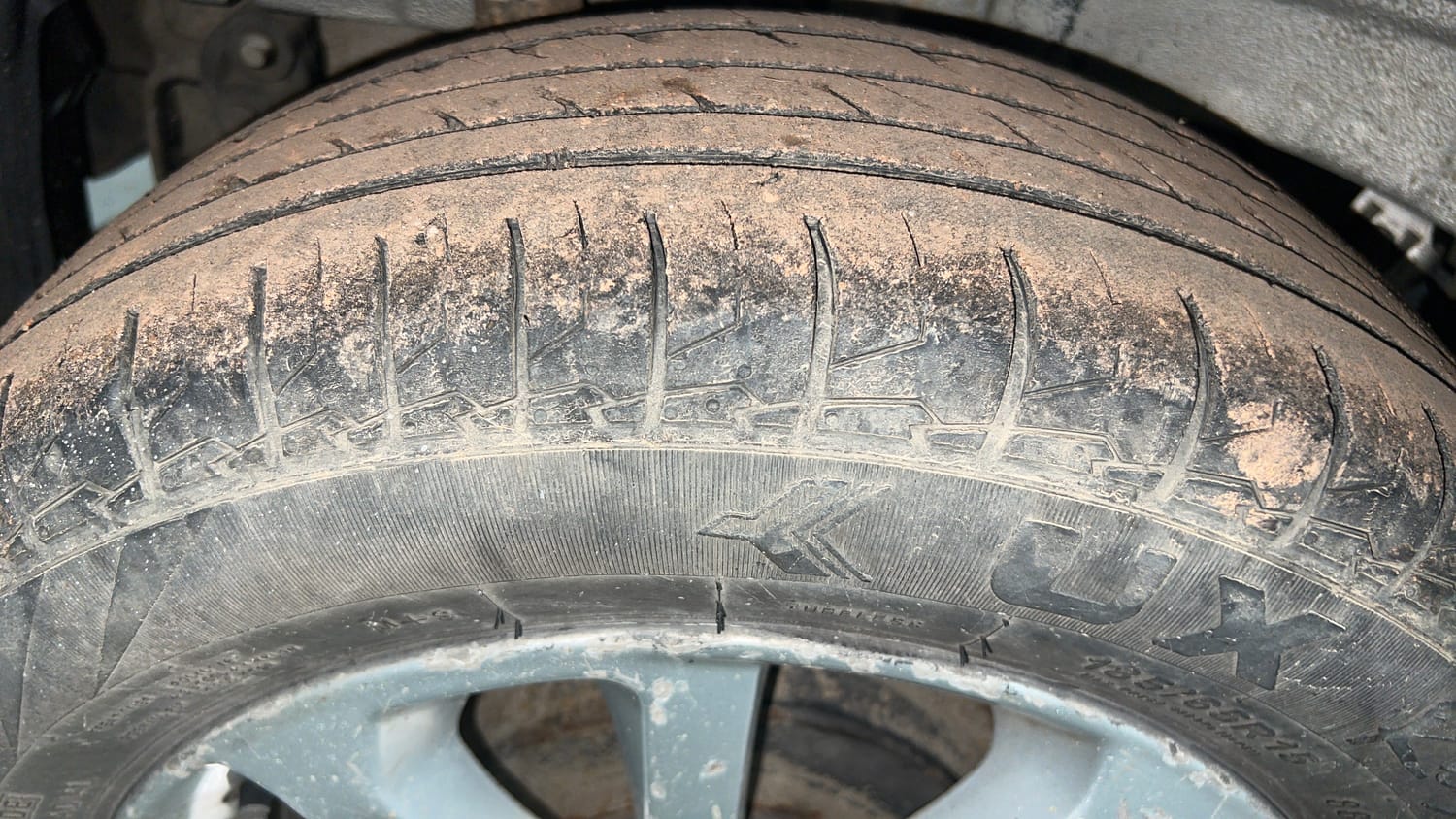 Used 2019 Mahindra KUV100 K8 D 6 STR Diesel Manual tyres RIGHT REAR TYRE TREAD VIEW