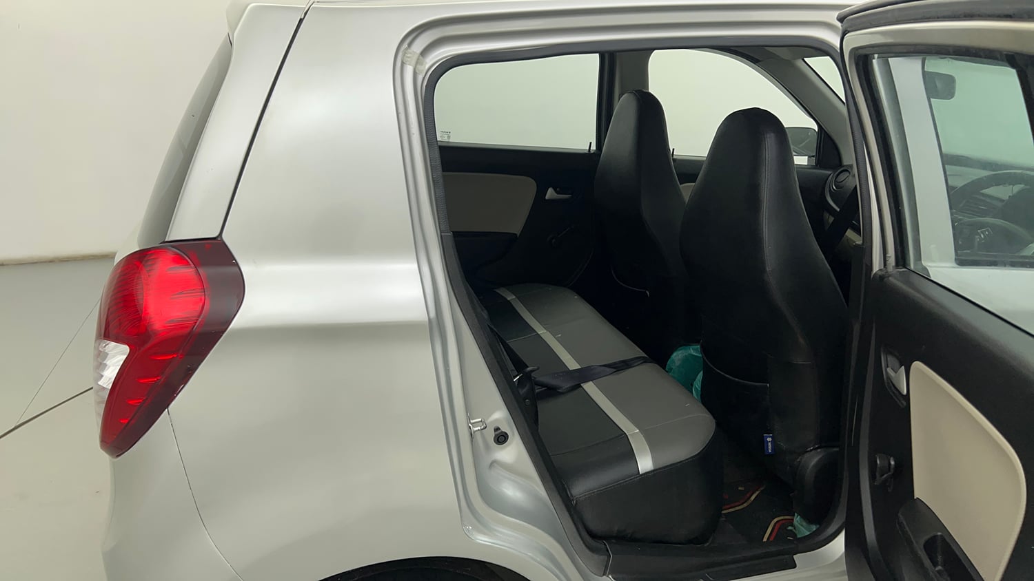 Used 2021 Maruti Suzuki Alto 800 LXi Petrol Manual interior RIGHT SIDE REAR DOOR CABIN VIEW