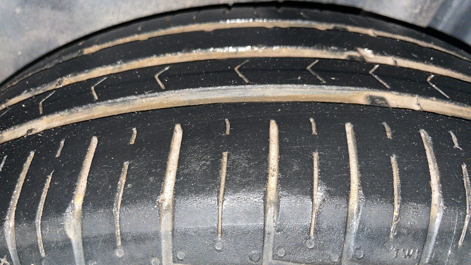 Used 2015 Volkswagen Vento Highline Diesel AT Diesel Automatic tyres LEFT REAR TYRE TREAD VIEW