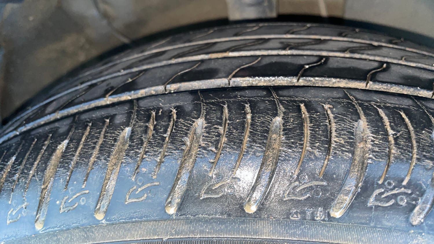 Used 2023 Kia Sonet X Line 1.5 Diesel AT Diesel Automatic tyres RIGHT FRONT TYRE TREAD VIEW