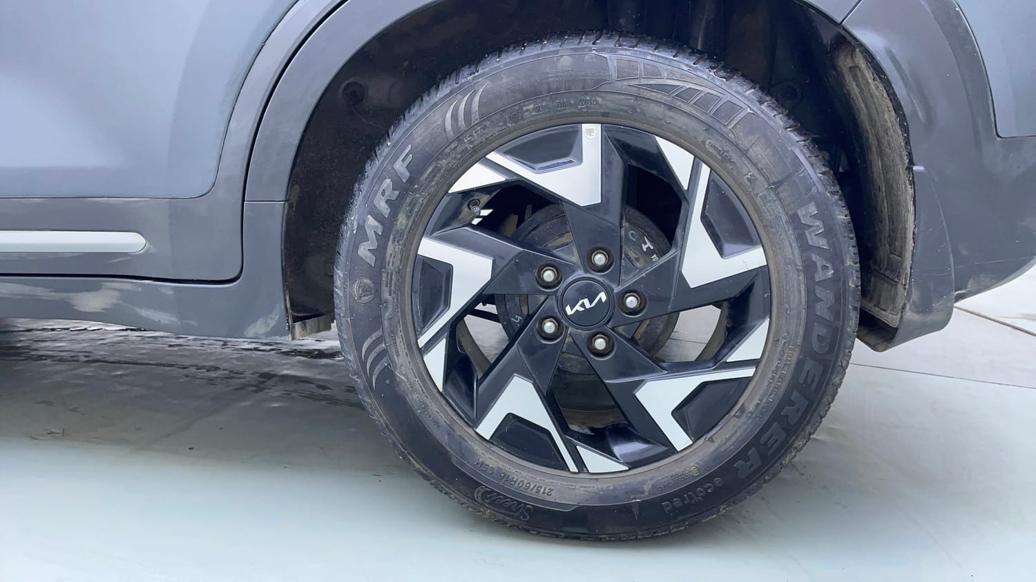 Used 2023 Kia Sonet X Line 1.5 Diesel AT Diesel Automatic tyres LEFT REAR TYRE TREAD VIEW