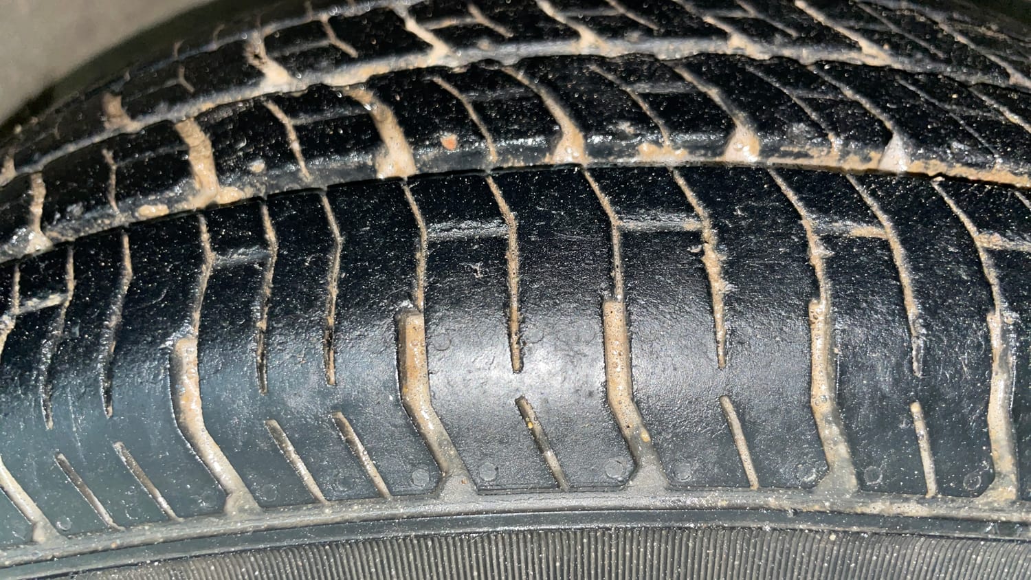 Used 2016 Maruti Suzuki Swift Lxi (O) Petrol Manual tyres RIGHT FRONT TYRE TREAD VIEW