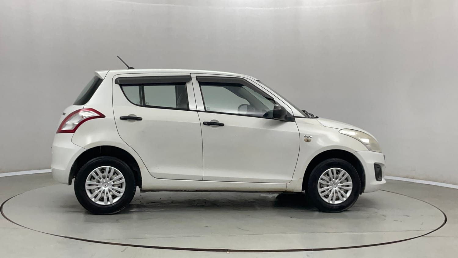 Used 2016 Maruti Suzuki Swift Lxi (O) Petrol Manual exterior RIGHT SIDE VIEW