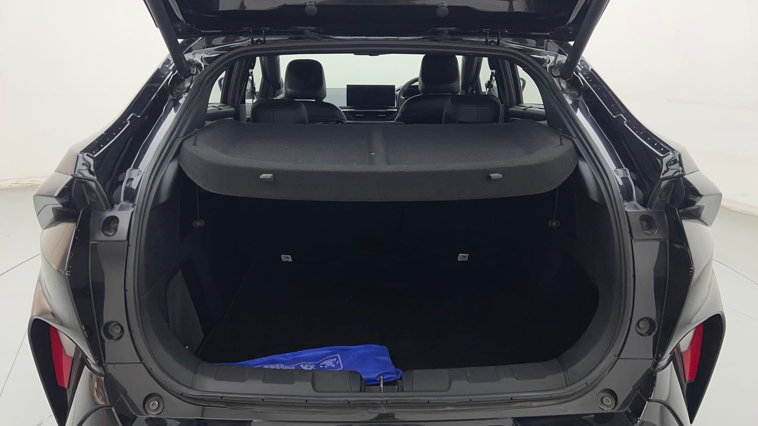 2025 Tata Curvv Accomplished Plus A 1.5 Kryojet Diesel 7DCA Dark Edition-25