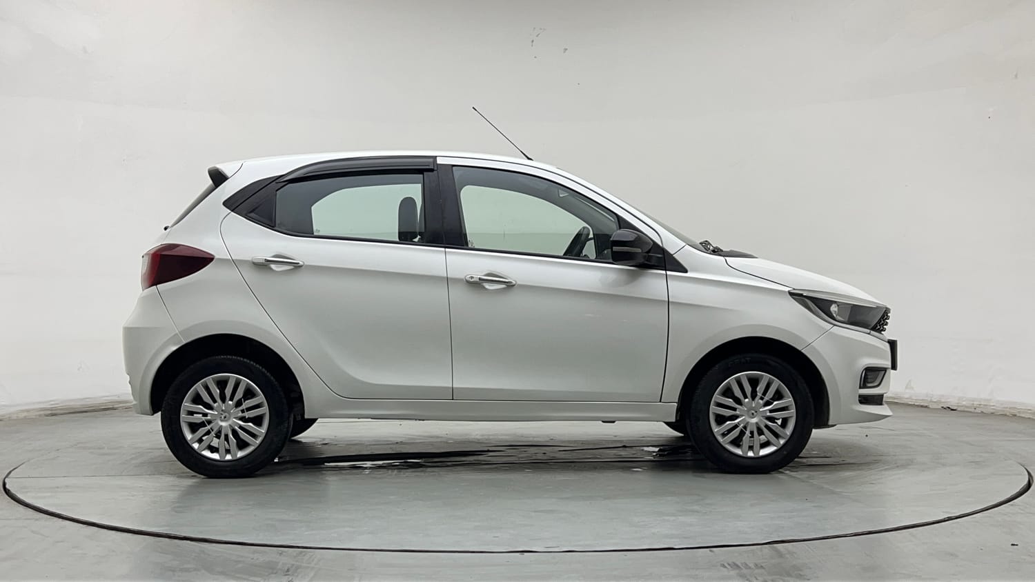 Used 2022 Tata Tiago XZ Plus CNG Cng Manual exterior RIGHT SIDE VIEW