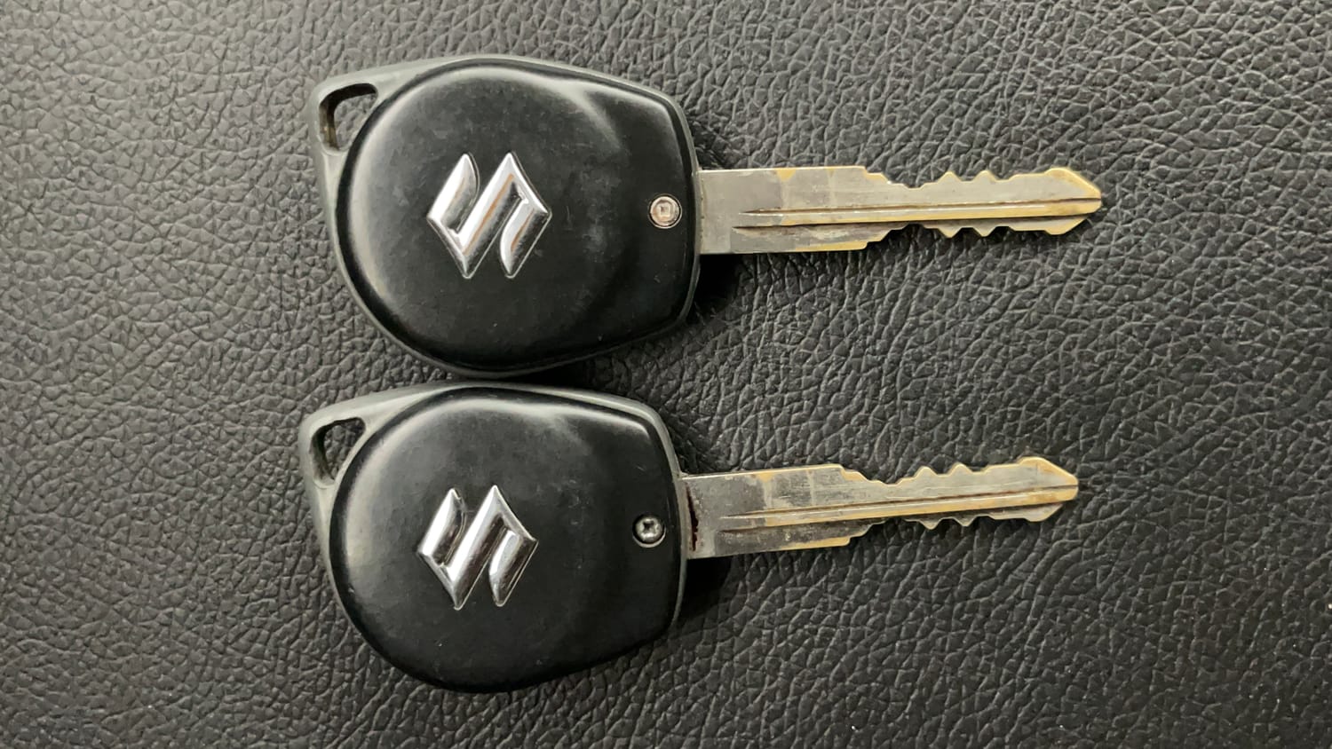 Used 2016 Maruti Suzuki Swift Lxi (O) Petrol Manual extra CAR KEY VIEW