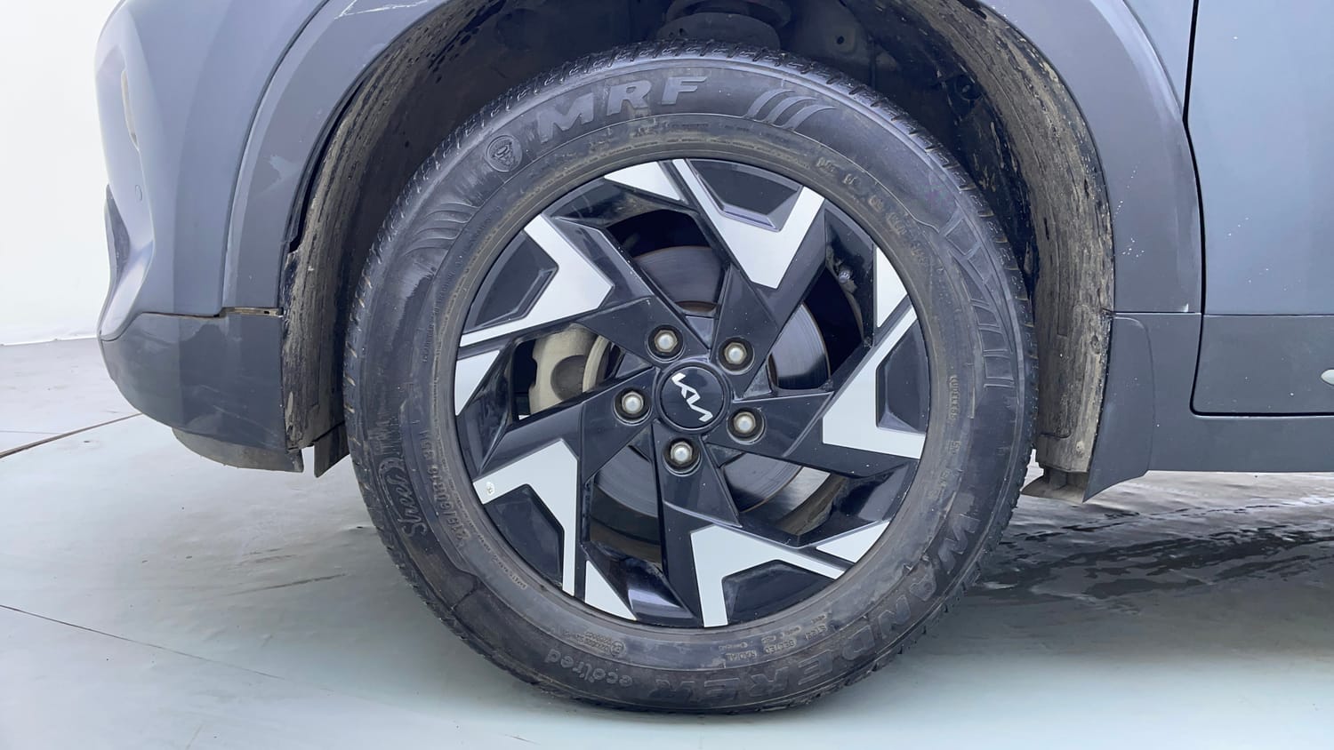 Used 2023 Kia Sonet X Line 1.5 Diesel AT Diesel Automatic tyres LEFT FRONT TYRE RIM VIEW