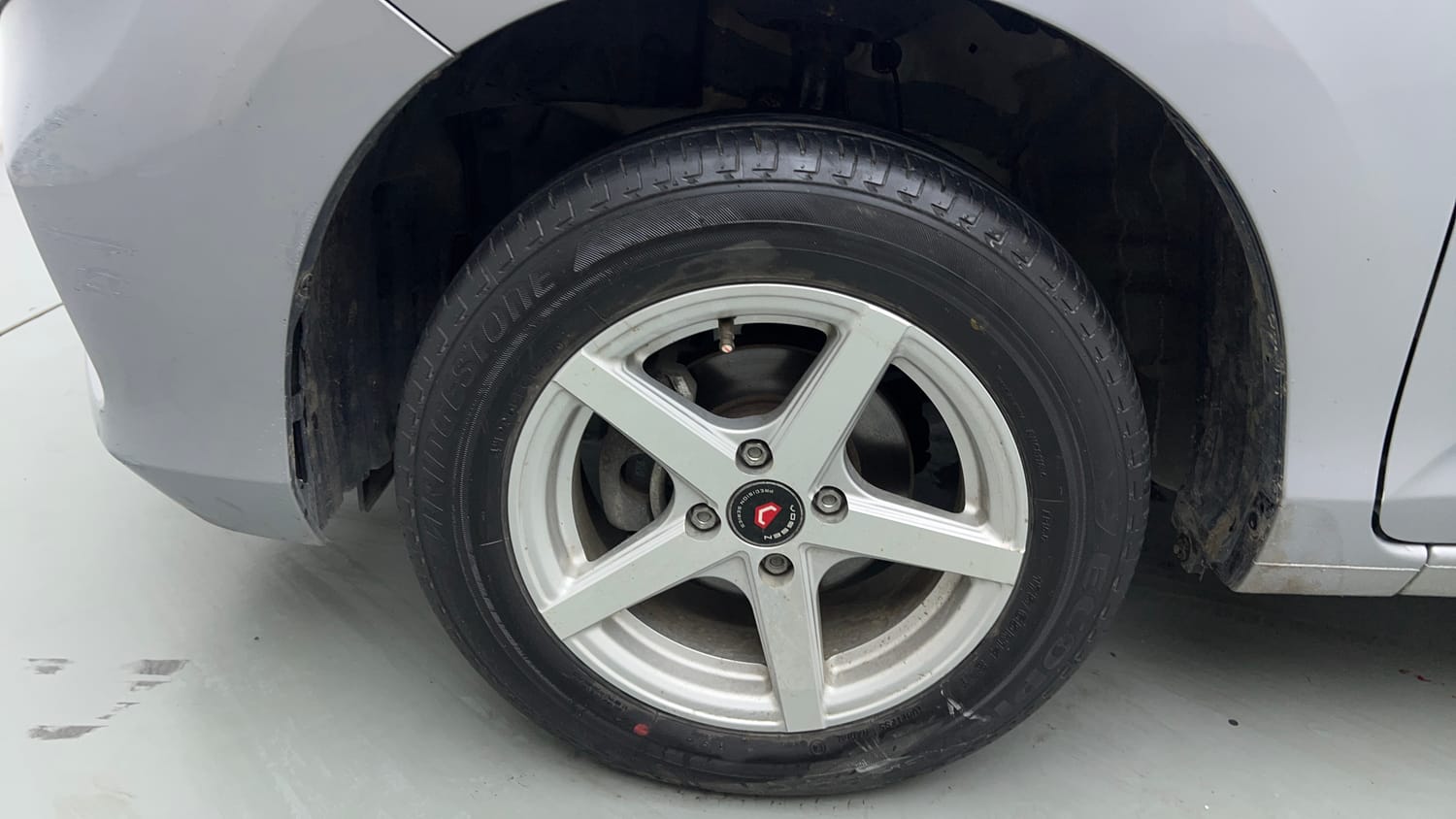Used 2023 Honda Amaze S 1.2 Petrol CVT Petrol Automatic tyres LEFT FRONT TYRE RIM VIEW
