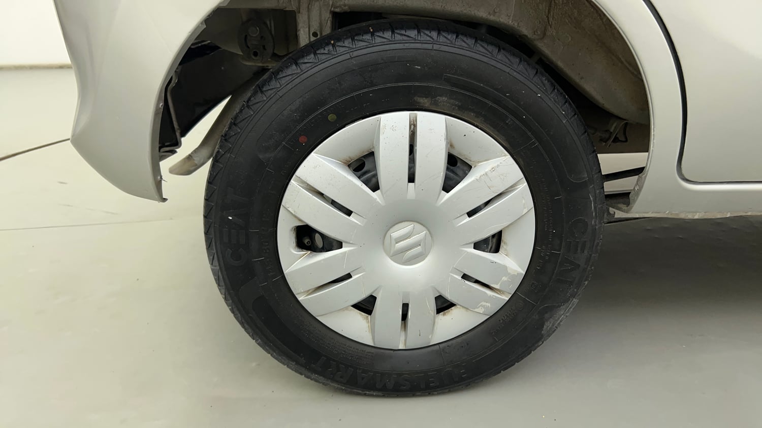 Used 2021 Maruti Suzuki Alto 800 LXi Petrol Manual tyres RIGHT REAR TYRE RIM VIEW