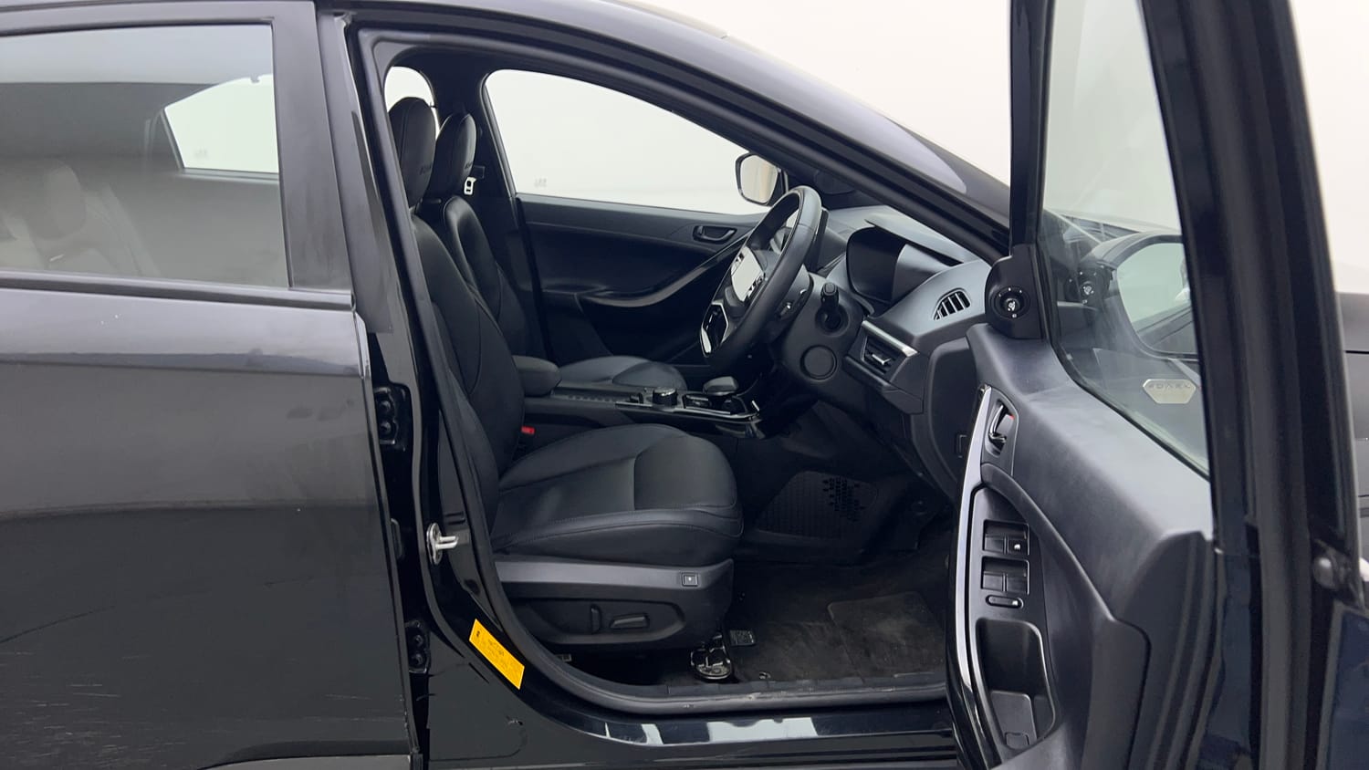 2025 Tata Curvv Accomplished Plus A 1.5 Kryojet Diesel 7DCA Dark Edition-17