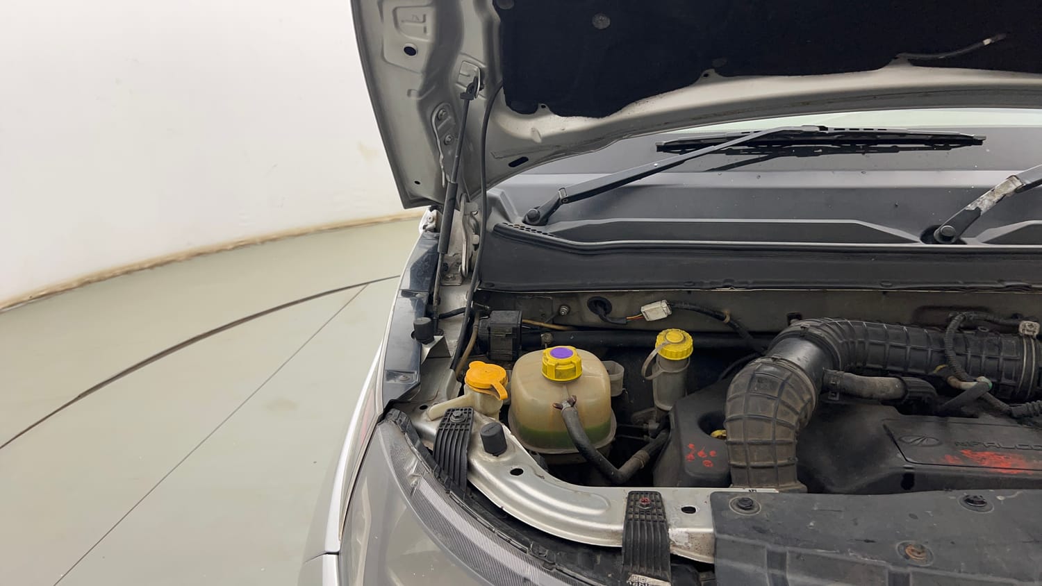 Used 2019 Mahindra KUV100 K8 D 6 STR Diesel Manual engine ENGINE RIGHT SIDE HINGE & APRON VIEW