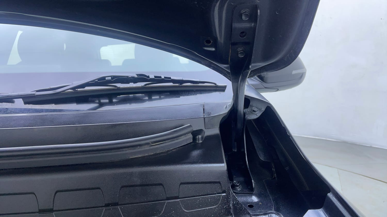 Used 2023 Kia Sonet X Line 1.5 Diesel AT Diesel Automatic engine ENGINE LEFT SIDE HINGE & APRON VIEW