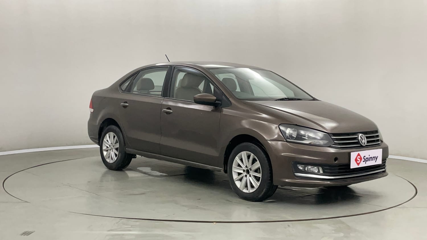 Used 2015 Volkswagen Vento Highline Diesel AT Diesel Automatic exterior RIGHT FRONT CORNER VIEW