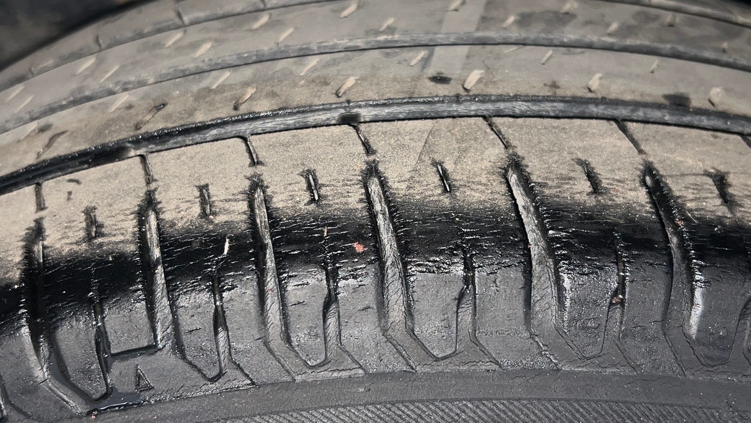 Used 2021 Maruti Suzuki XL6 Zeta MT Petrol Petrol Manual tyres RIGHT REAR TYRE TREAD VIEW