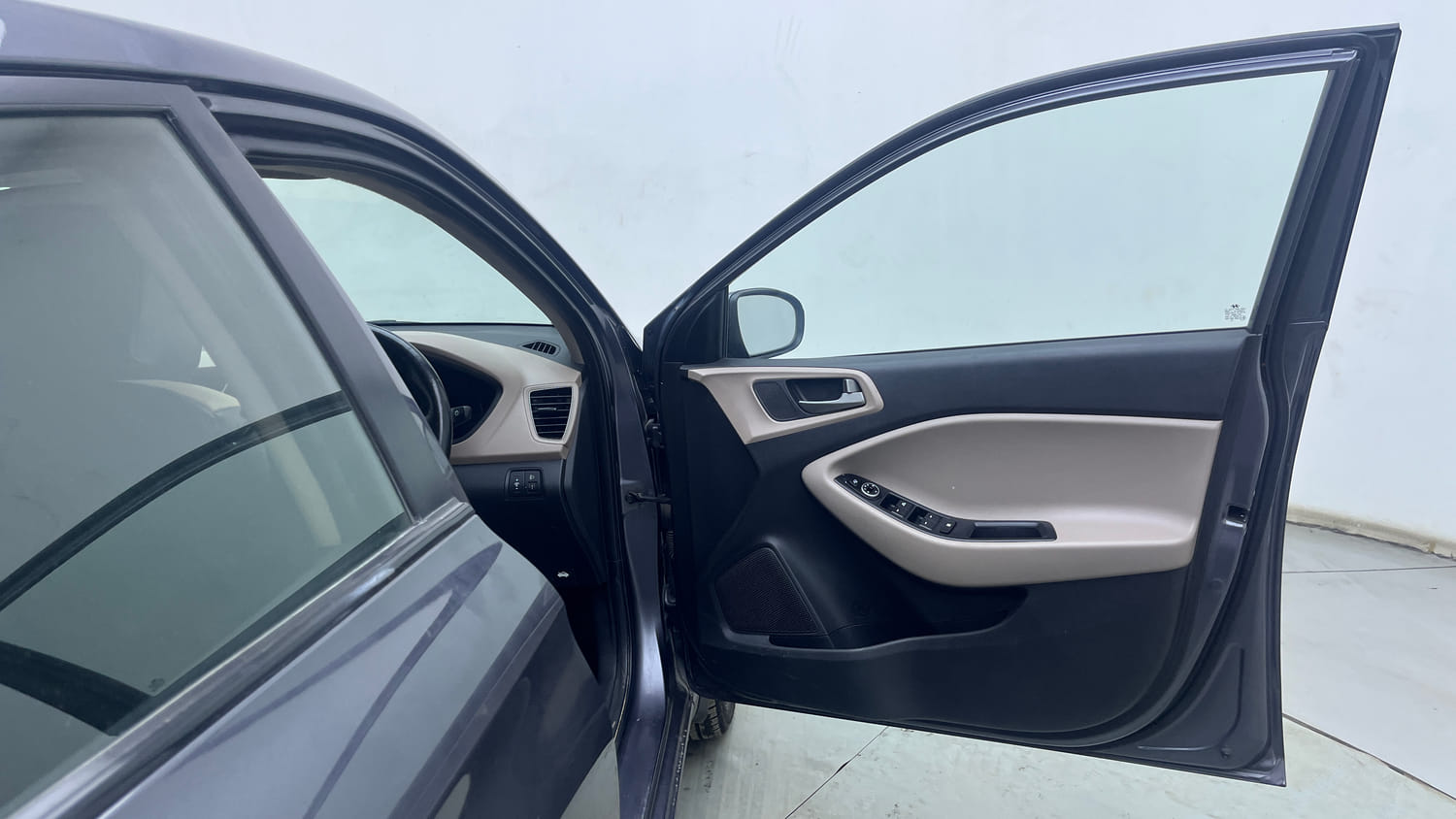 Used 2017 Hyundai Elite i20 Asta 1.2 Petrol Manual interior RIGHT FRONT DOOR OPEN VIEW