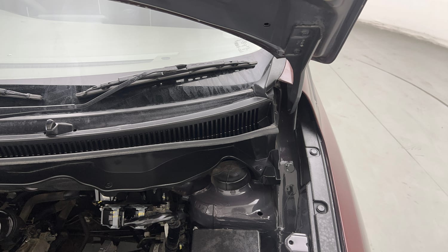 Used 2022 Maruti Suzuki Ertiga ZXi Plus Petrol Manual engine ENGINE LEFT SIDE HINGE & APRON VIEW