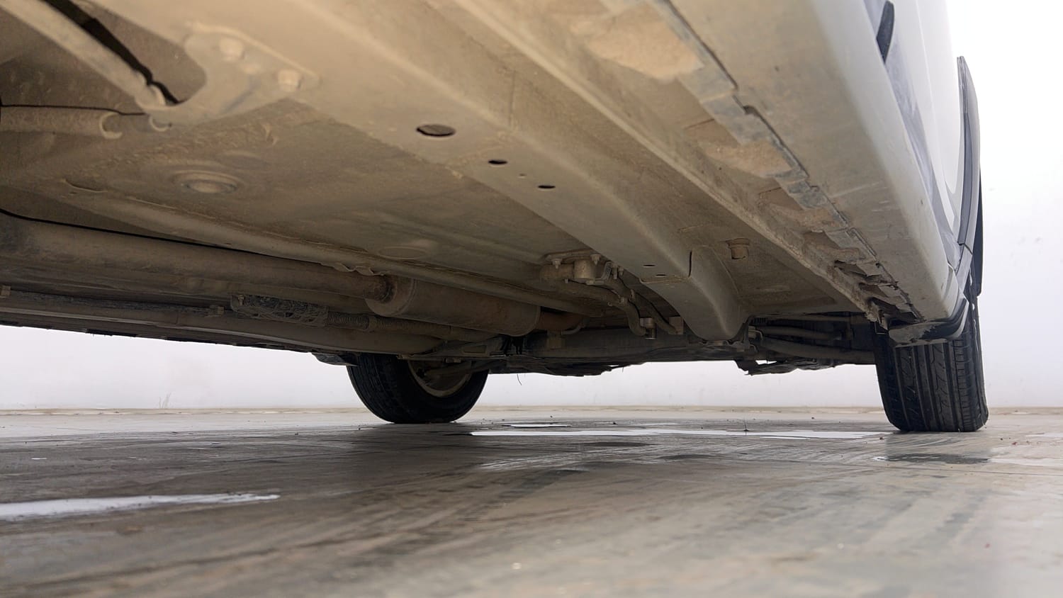 Used 2021 Maruti Suzuki XL6 Zeta MT Petrol Petrol Manual extra REAR RIGHT UNDERBODY VIEW