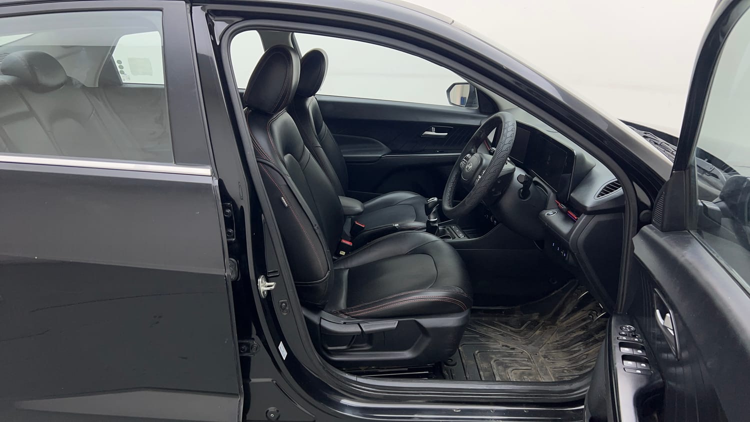 Used 2023 Hyundai Verna SX 1.5 Turbo Petrol MT Petrol Manual interior RIGHT SIDE FRONT DOOR CABIN VIEW